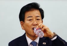 [속보] 정동영 "낭설로 명예훼손한 일부 언론에 민형사상 책임 물을 것"