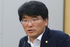 '보좌관 성추행' 박완주 전 의원, 징역 1년 확정