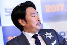 법학자 "조진웅, 성공적으로 교화…피해자에 용서 빌고 연기 복귀를"