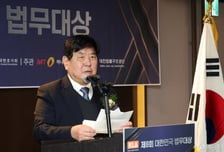 [사진]'대한민국 법무대상' 심사평하는 이철송 심사위원장