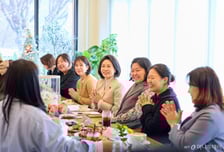 '다시 만난 혜경 언니'…김혜경 여사, 청주 맘까페 회원들 재회