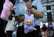 "라부부 쫙 깔렸다" 중고가도 폭락...주가 치솟던 팝마트, 시총 38조원 증발