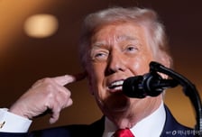 트럼프, 대마초 규제 푼다..."타이레놀 수준으로 완화" 검토