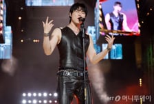 우즈 '드라우닝', 올해 노래방 최고 인기곡…케데헌 OST도 강세