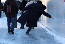 차 몰고 나가기 무섭네...오늘 눈폭탄 쏟아진다 "블랙아이스 비상"