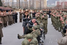 북한, 러시아 파병 공병부대 귀국 첫 공개…김정은 직접 환영