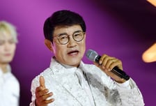 설운도, '돌 박물관' 대저택 공개…"시가 수억 수석 1000개 전시"