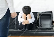 "병X, 멍청이" 덧셈·뺄셈 못한다고...'7살 초등생' 학대한 40대 교사