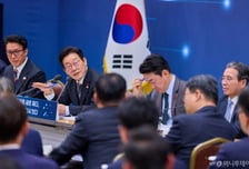 이학재 인천공항 사장 "책갈피 달러는 세관 업무"...李대통령 질타 공개 반박