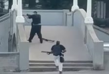 '시드니 해변 총격' 용의자는 50세·24세 부자…사망자 16명