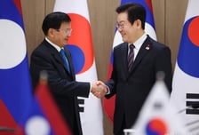 [속보]이재명 대통령, 라오스 주석 만나 "포괄적 동반자 관계로 격상하기로"