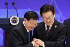 [속보]이재명 대통령, 라오스 주석 만나 "6km 걸어 학교 다닌 것 많이 닮아"