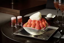 50만원 케이크 이어 10만원대 딸기빙수…이번에도 '신라호텔'