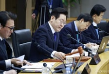 [속보]이재명 대통령 "양극화 완화하려면 양적성장 넘어 '공정·지속' 패러다임 과감히 전환해야"