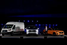 트럼프 여파…포드 '전기차 정책' 확 바꾼다 "28조 비용 처리"