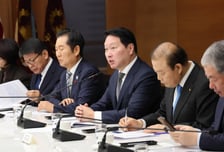 최태원 "지역 발전, 포기할 수 없는 과제…지속 대화로 해법 찾아야"