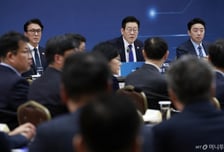 李 "필수의료  붕괴원인 제거·출산 의욕 제고...근본적 해법 내놔야"