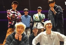 "하이브 빨리 발표 좀, 답답"...BTS 완전체 깜짝 라방 '컴백' 언급