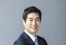 웅진 오너 2세, 윤새봄 부회장 승진