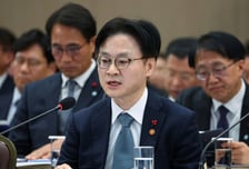 이 대통령 "가짜일 30% 줄이기 좋아"…산업장관 "보여주기식 행사 않을 것"