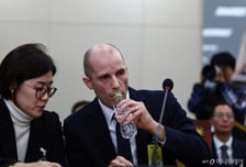 "김범석 의장 왜 불출석" 지적에...미국인 CEO "내가 한국 쿠팡 책임자"