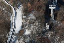 '대기만 1시간' 64년 된 남산 케이블카, 곤돌라 세웠다...소송 쟁점은