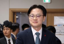 김정관 산업장관 "장관 퇴근 안해서 집에 못간다는 이야기 안해야"