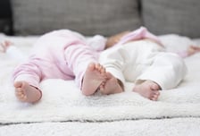 '쌍둥이 임신' 세계 2위 한국, "위험하다" 경고 나왔다