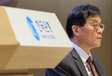 환율 급등 뒤에 '큰손' 국민연금?...해외주식만 486조 "파급 고려해야"