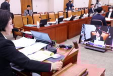 허위·조작정보 근절법, 與 주도 법사위 통과...22일 본회의 상정