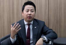 장예찬 "김문수·한동훈 정계은퇴 러브샷…기이하고 기괴"