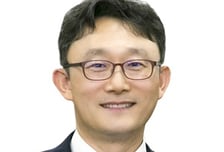 '3전4기' 박윤영 KT 대표 후보 첫 주말, '정중동' 행보