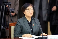 정은경 장관, 경북 종합·요양병원 찾아 '간병비 급여화' 등 현장 점검