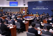 李대통령 "韓 기업 문화 후진적…성과 내도 주가 안올라"