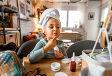 "엄마, 화장품 사줘" 어린이가 '안티에이징'...의사는 "위험해"[트민자]