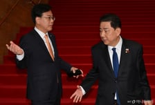 "내란재판부법 통과" vs "법안 철회"…크리스마스 앞두고 여야 격돌