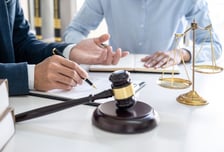 "조카가 15년 병수발" 고모가 입양→유산 상속..."무효" 친척들 소송