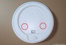 "컵 뚜껑 열고 마셔라"...입 대고 '뜨아' 홀짝, 찜찜한 이유[한 장으로 보는 건강]