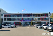 "입맞춤 시도→목 조른 그 남자, 사무관 승진" 폭로에...속초시 발칵