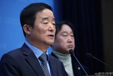 與강득구 "혁신당, 대법원 내란재판부 찬성...참을 수 없는 분노"