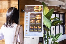 LG전자, 日 식당·카페에 키오스크 공급…디지털 전환 수요 공략