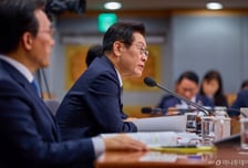 "탈모는 생존문제" 대통령 발언에 외신 주목..."한국 美 기준 높다" 지적