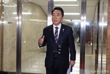 與 "내란전담재판부 설치법 당론 채택...대법원장 관여 조항 삭제"