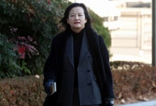 "미운털 박혀 무리한 인사"…정유미 검사장 집행정지 심문 출석