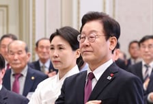 [속보]이재명 대통령 "어르신 경험·지혜, 사회적 자산으로 발휘…대전환 만들것"