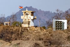 "휴전선 기준 더 남쪽으로" 軍, 北에 유리하게 경계지침 변경…"작년 6월에 하달"