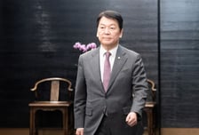 이재명 피습에 "목 긁히고 죽은 듯 누워" 안철수…무혐의 처분