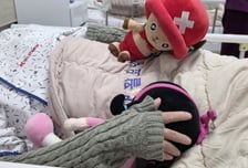 20㎝ 침대에 인형 안고 누웠다...기저귀 사라진 요양병원의 비결