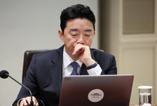 강훈식 비서실장 "인천공항 주차대행 사업자 선정, 국민공감 부족…점검해 보고하라"