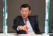 병아리 10마리로 12조 기업 키운 김홍국 하림그룹 회장